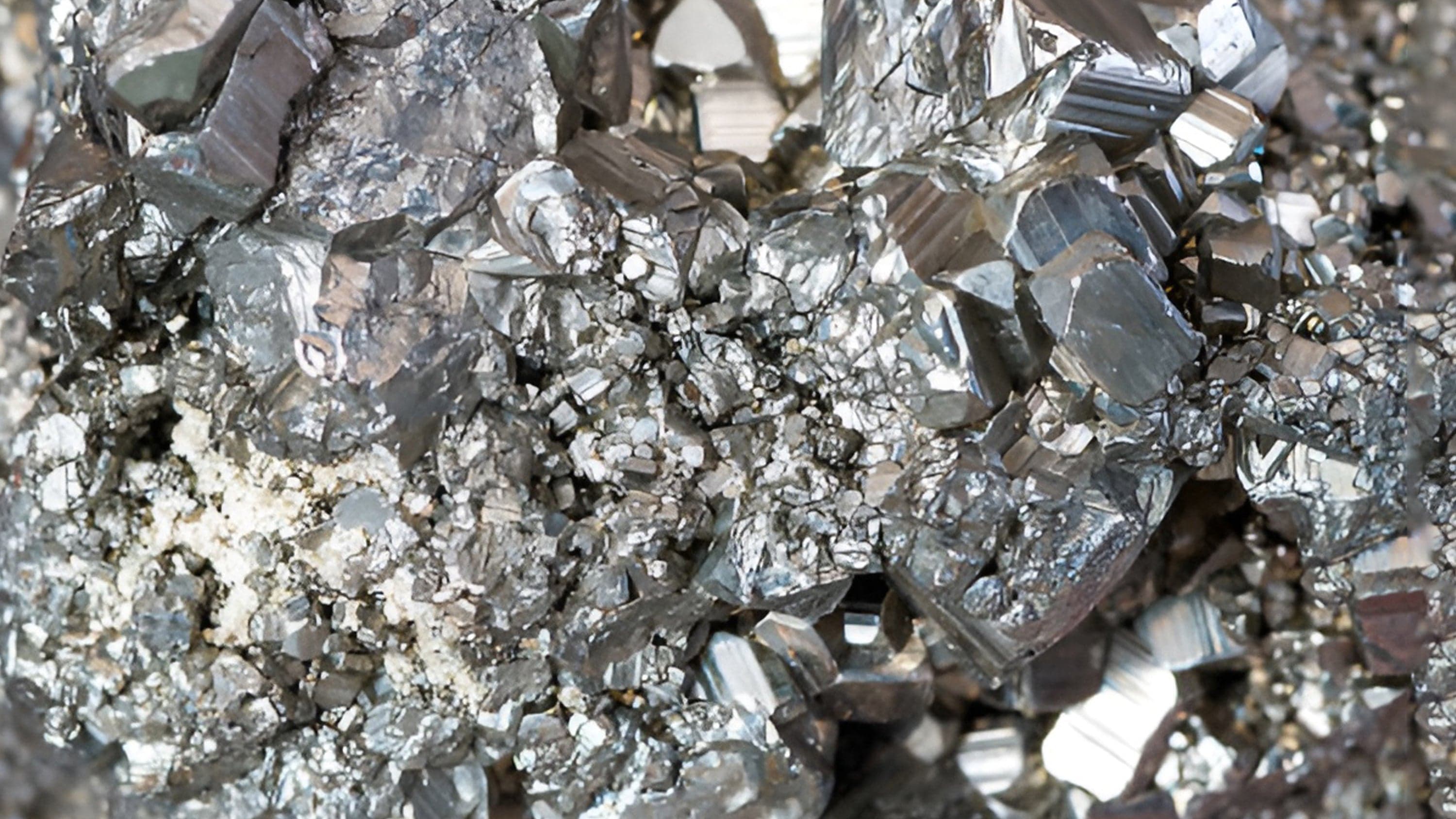 What Makes Titanium An Excellent Option for Jewellery?